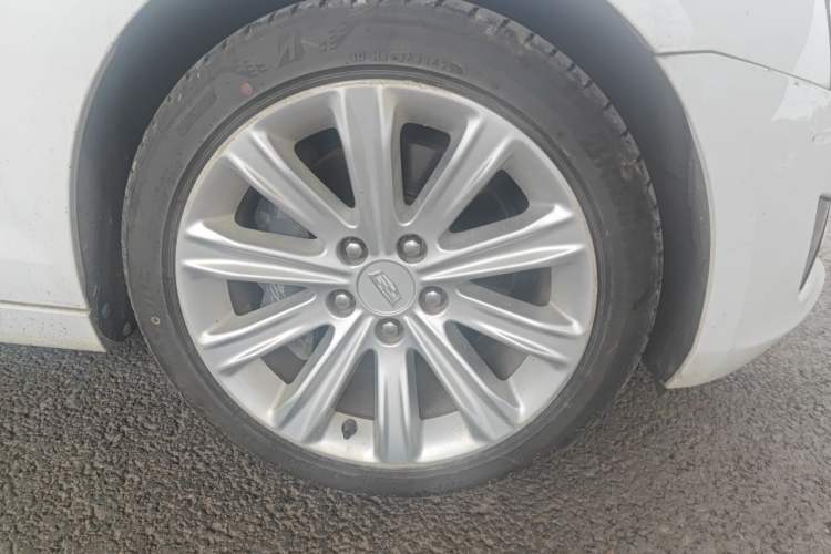 Used Cadillac ATS-L 2017 28T Tech Edition Right Front Wheel Hub