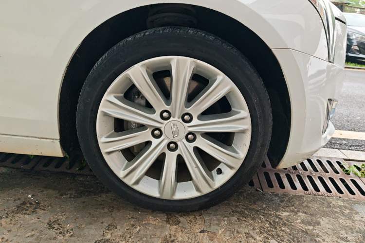 Used Cadillac ATS-L 2017 28T Fashion Edition Right Front Wheel Hub