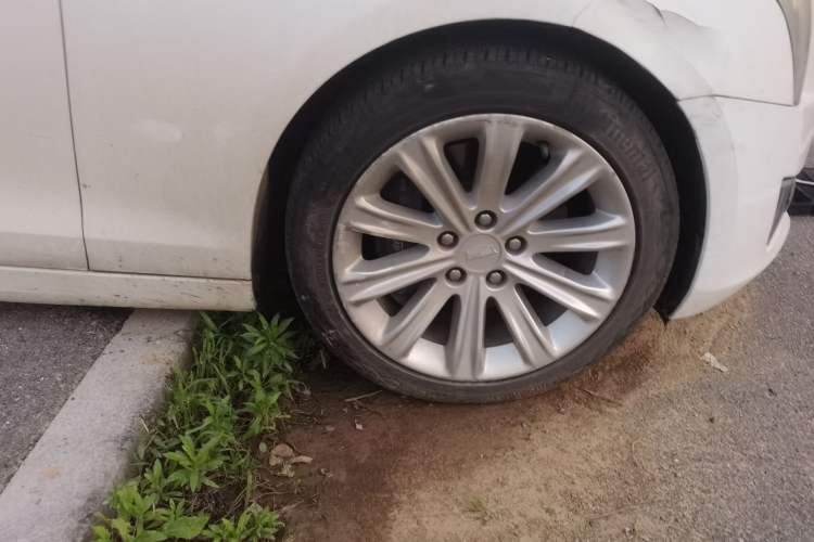 Used Cadillac ATS-L 2017 28T Tech Edition Right Front Wheel Hub
