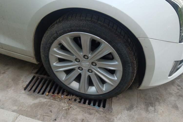 Used Cadillac ATS-L 2017 28T Tech Edition Right Front Wheel Hub