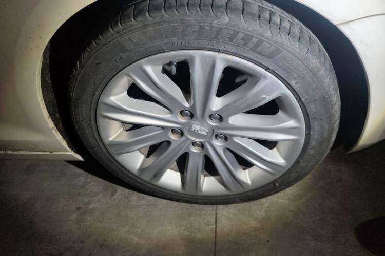 Used Cadillac ATS-L 2017 28T Fashion Edition Right Front Wheel Hub