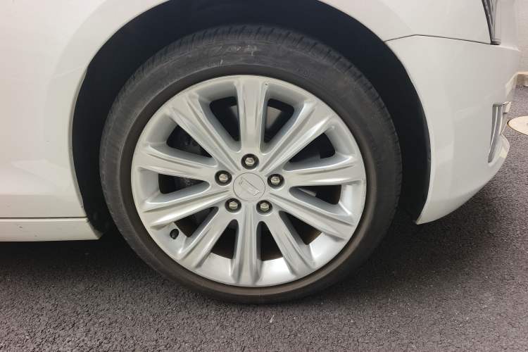 Used Cadillac ATS-L 2017 28T Tech Edition Right Front Wheel Hub