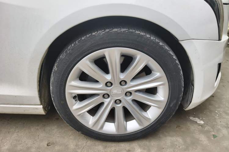 Used Cadillac ATS-L 2017 28T Tech Edition Right Front Wheel Hub
