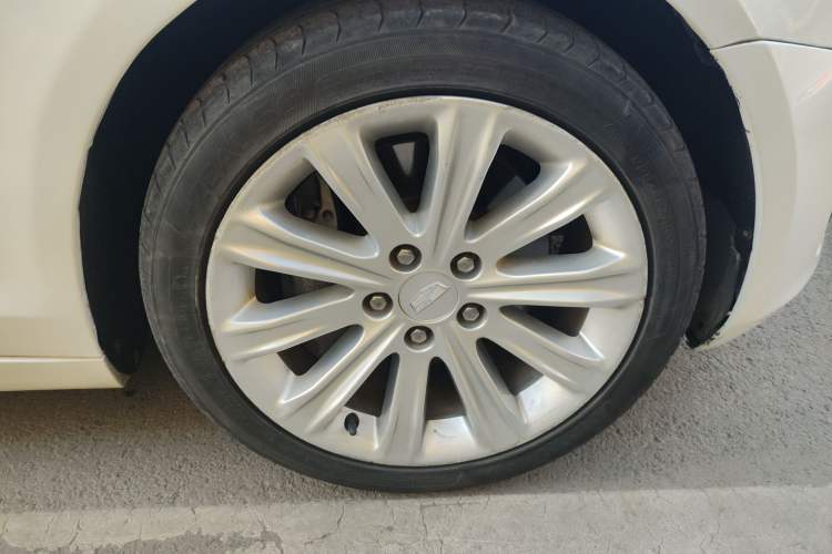 Used Cadillac ATS-L 2017 28T Tech Edition Right Front Wheel Hub