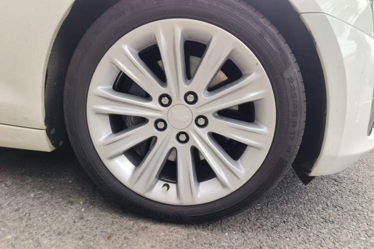 Used Cadillac ATS-L 2017 28T Tech Edition Right Front Wheel Hub