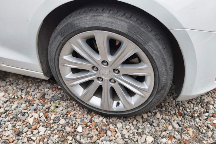 Used Cadillac ATS-L 2017 28T Tech Edition Right Front Wheel Hub