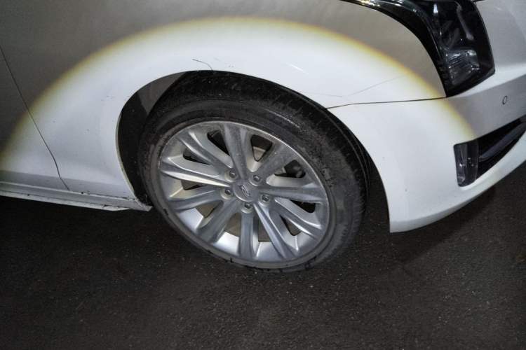 Used Cadillac ATS-L 2017 28T Tech Edition Right Front Wheel Hub