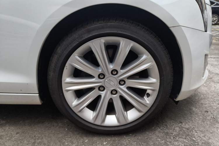 Used Cadillac ATS-L 2017 28T Tech Edition Right Front Wheel Hub