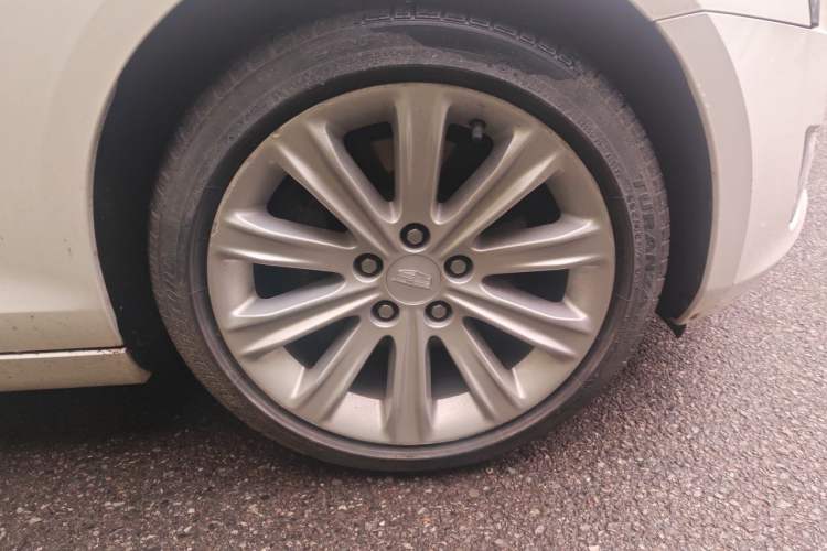 Used Cadillac ATS-L 2017 28T Tech Edition Right Front Wheel Hub