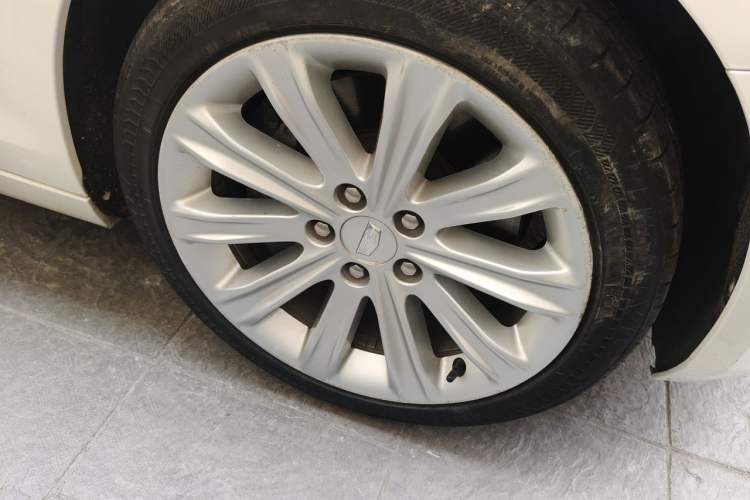 Used Cadillac ATS-L 2017 28T Tech Edition Right Front Wheel Hub