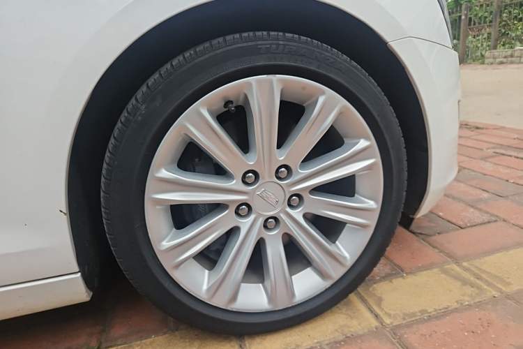 Used Cadillac ATS-L 2017 28T Fashion Edition Right Front Wheel Hub