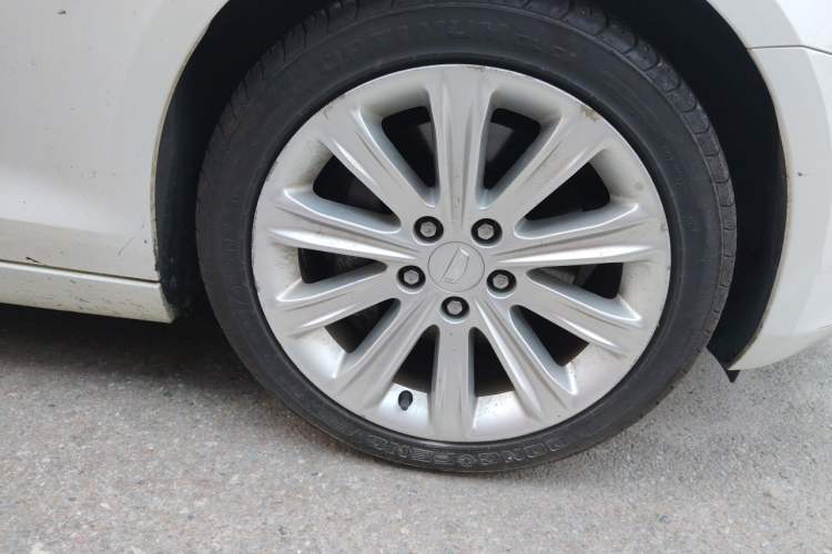 Used Cadillac ATS-L 2017 28T Tech Edition Right Front Wheel Hub