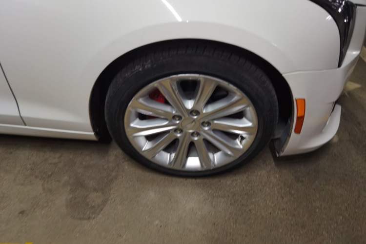 Used Cadillac ATS-L 2017 28T Tech Edition Right Front Wheel Hub