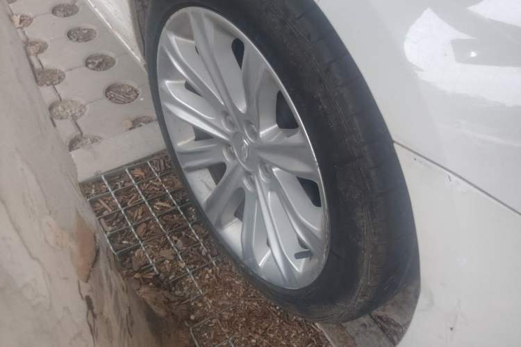 Used Cadillac ATS-L 2017 28T Fashion Edition Right Front Wheel Hub