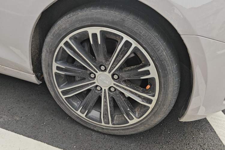 Used Cadillac ATS-L 2017 28T Tech Edition Right Front Wheel Hub