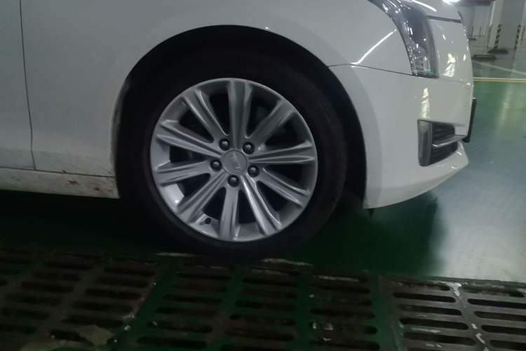 Used Cadillac ATS-L 2017 28T Tech Edition Right Front Wheel Hub