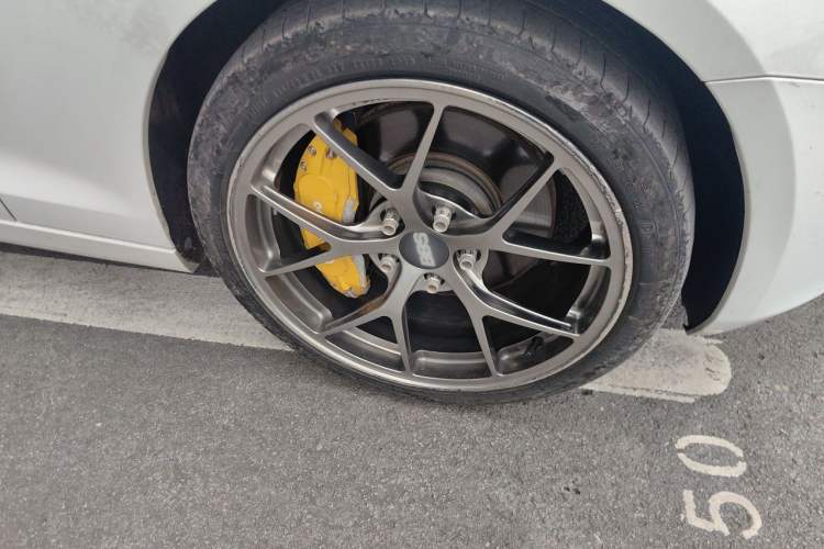 Used Cadillac ATS-L 2017 28T Tech Edition Right Front Wheel Hub