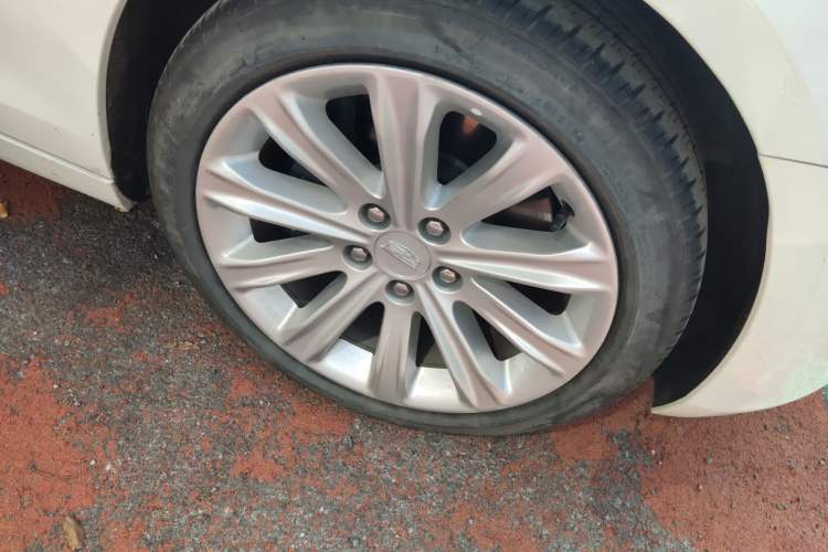 Used Cadillac ATS-L 2017 28T Tech Edition Right Front Wheel Hub