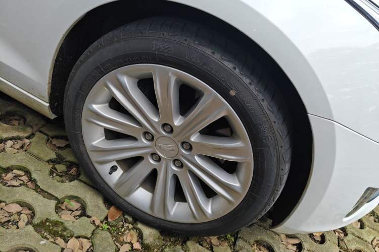 Used Cadillac ATS-L 2017 28T Tech Edition Right Front Wheel Hub