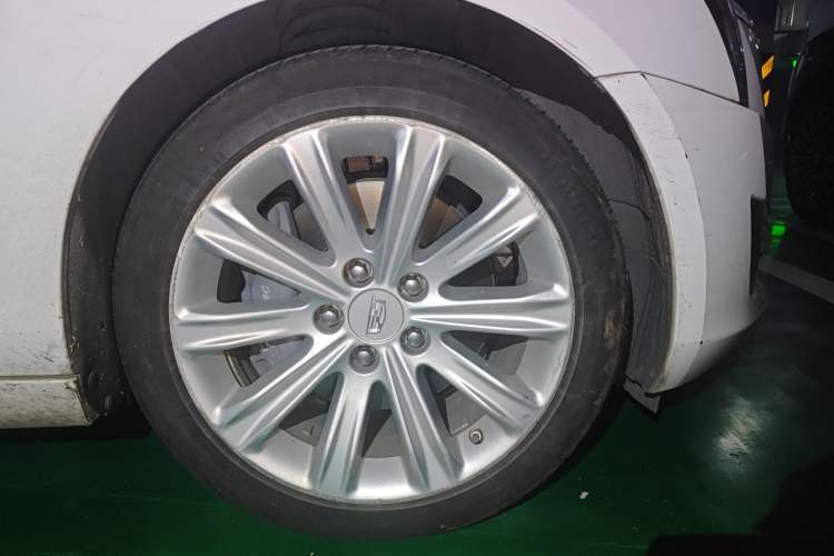 Used Cadillac ATS-L 2017 28T Tech Edition Right Front Wheel Hub