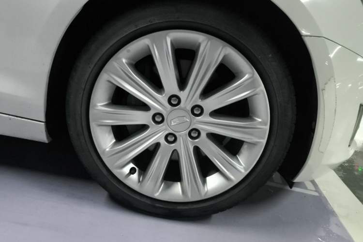Used Cadillac ATS-L 2017 28T Fashion Edition Right Front Wheel Hub
