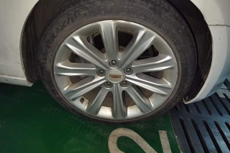 Used Cadillac ATS-L 2017 28T Tech Edition Right Front Wheel Hub