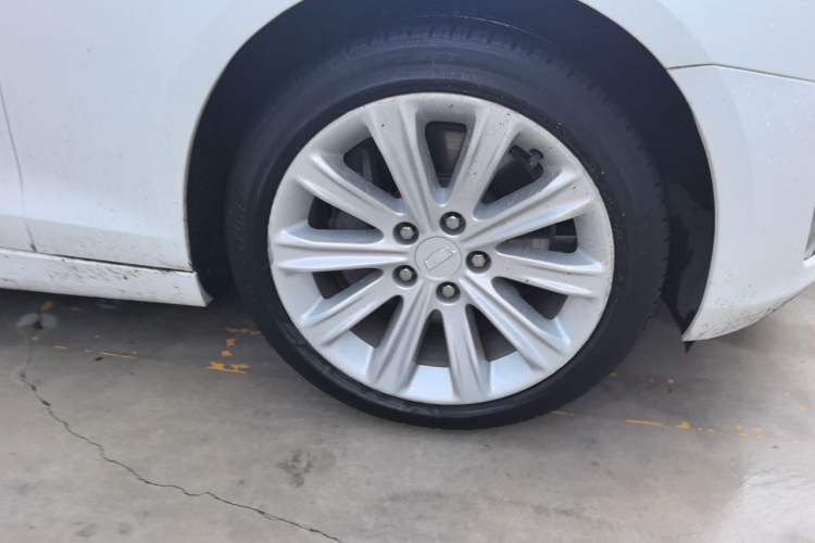 Used Cadillac ATS-L 2017 28T Tech Edition Right Front Wheel Hub