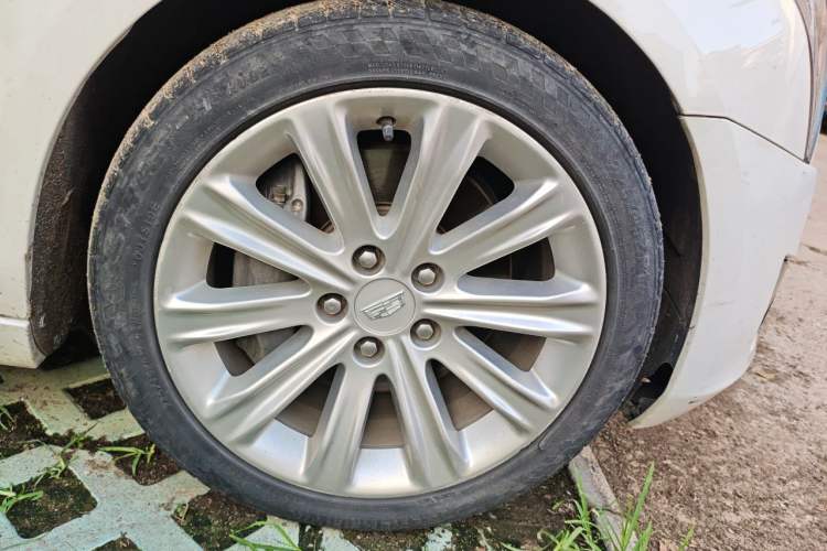 Used Cadillac ATS-L 2017 28T Tech Edition Right Front Wheel Hub