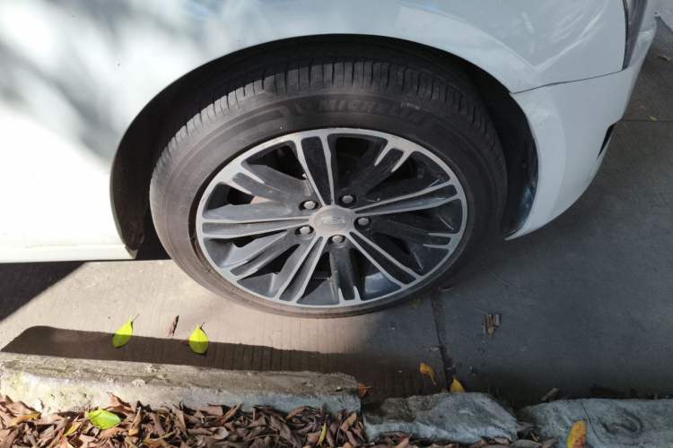 Used Cadillac ATS-L 2017 28T Tech Edition Right Front Wheel Hub