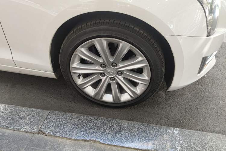 Used Cadillac ATS-L 2017 28T Tech Edition Right Front Wheel Hub