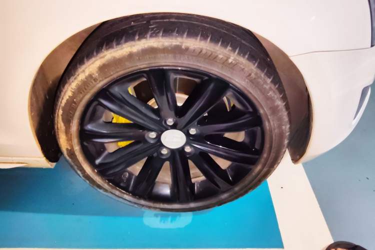Used Cadillac ATS-L 2017 28T Tech Edition Right Front Wheel Hub
