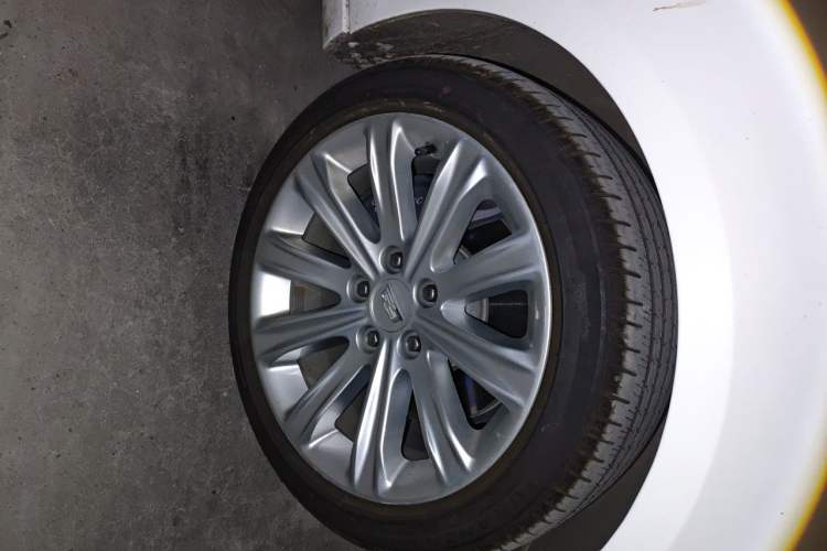 Used Cadillac ATS-L 2017 28T Tech Edition Right Front Wheel Hub