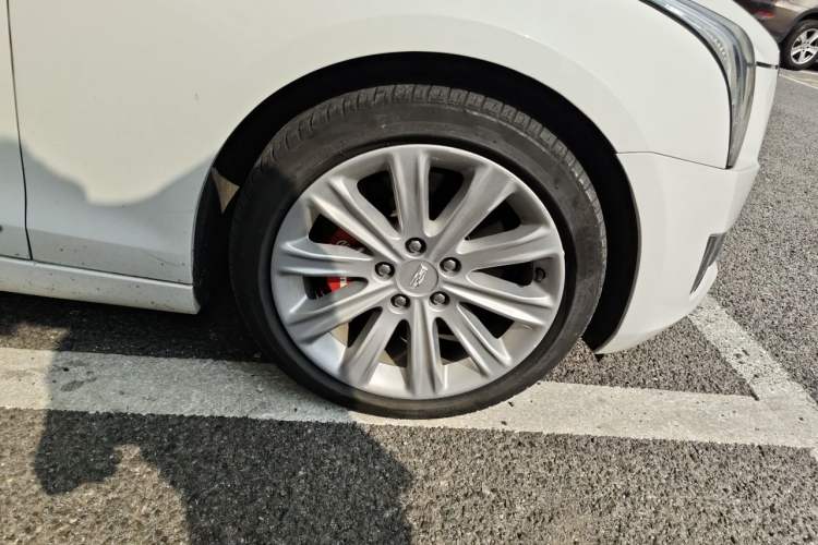 Used Cadillac ATS-L 2017 28T Fashion Edition Right Front Wheel Hub