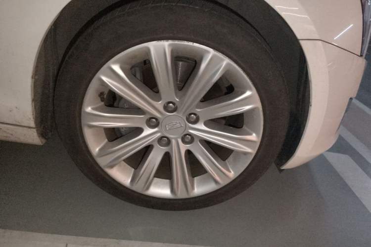 Used Cadillac ATS-L 2017 28T Tech Edition Right Front Wheel Hub