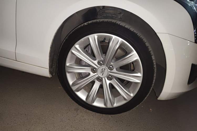 Used Cadillac ATS-L 2017 28T Tech Edition Right Front Wheel Hub