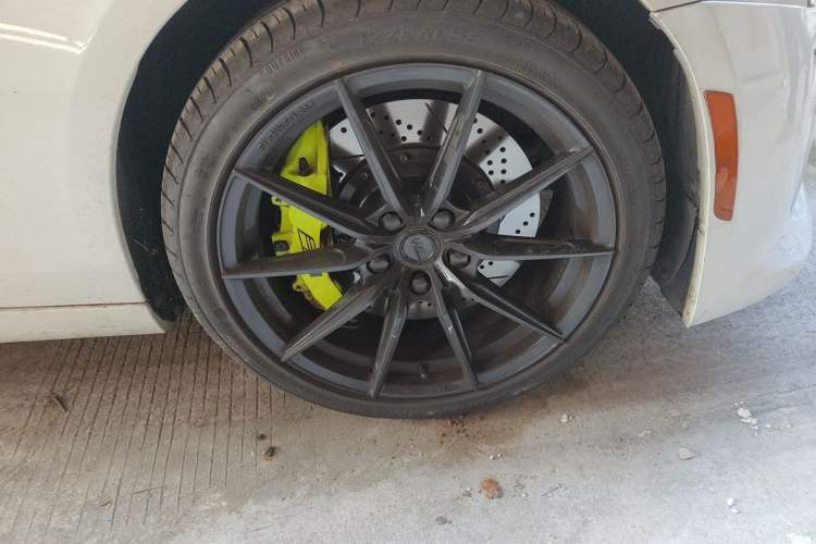 Used Cadillac ATS-L 2017 28T Fashion Edition Right Front Wheel Hub