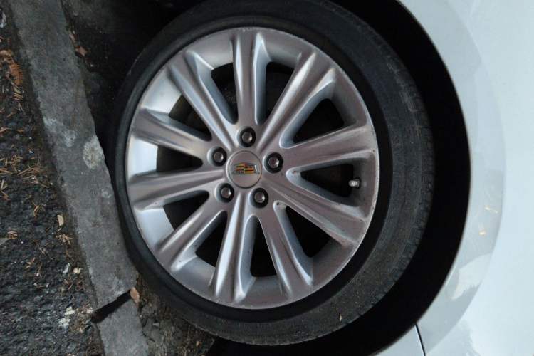 Used Cadillac ATS-L 2017 28T Fashion Edition Right Front Wheel Hub