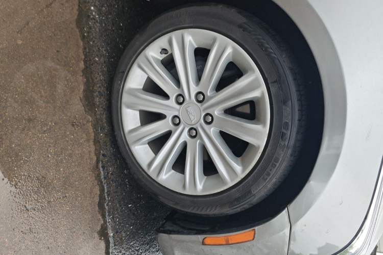 Used Cadillac ATS-L 2017 28T Tech Edition Right Front Wheel Hub
