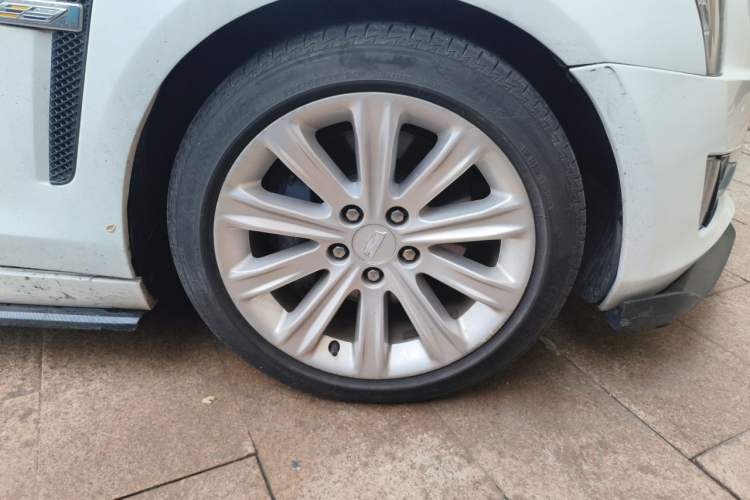 Used Cadillac ATS-L 2017 28T Tech Edition Right Front Wheel Hub