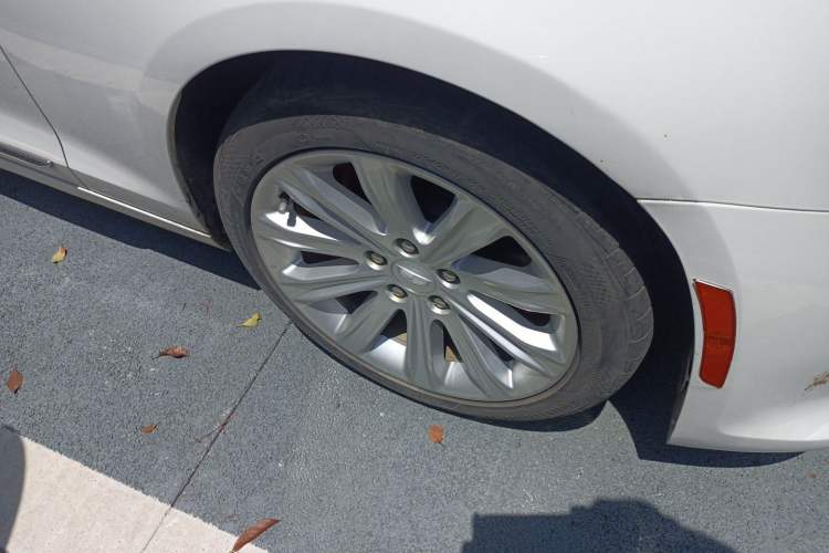 Used Cadillac ATS-L 2017 28T Tech Edition Right Front Wheel Hub