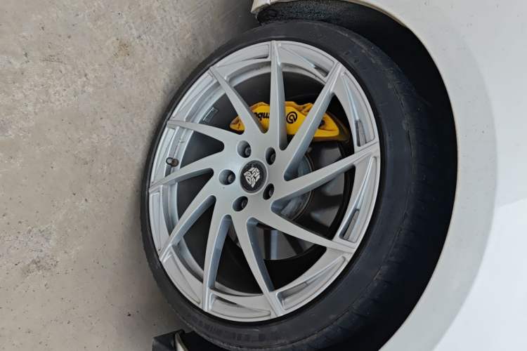 Used Cadillac ATS-L 2017 28T Tech Edition Right Front Wheel Hub