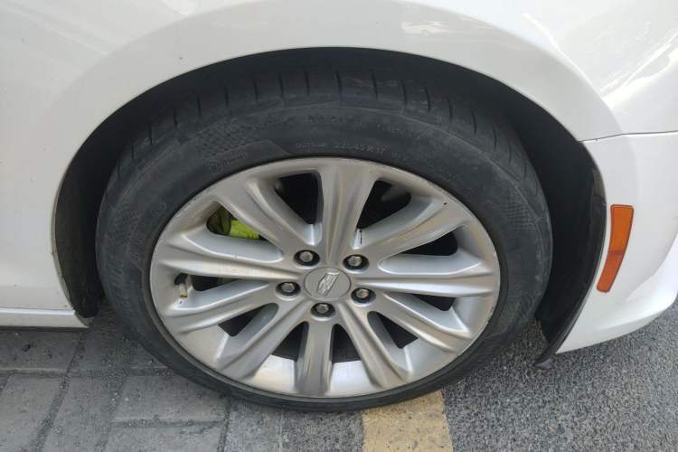 Used Cadillac ATS-L 2017 28T Tech Edition Right Front Wheel Hub
