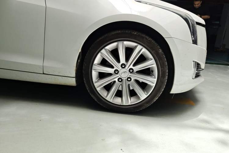 Used Cadillac ATS-L 2017 28T Tech Edition Right Front Wheel Hub