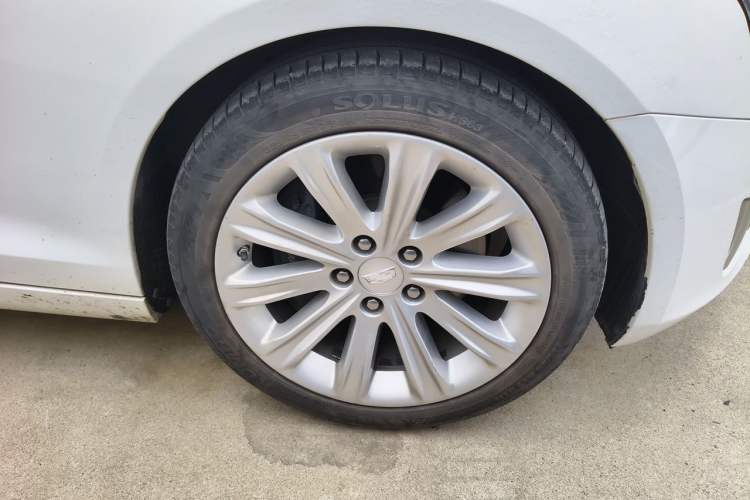 Used Cadillac ATS-L 2017 28T Tech Edition Right Front Wheel Hub