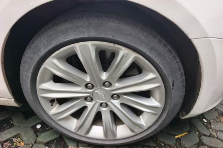 Used Cadillac ATS-L 2017 28T Tech Edition Right Front Wheel Hub