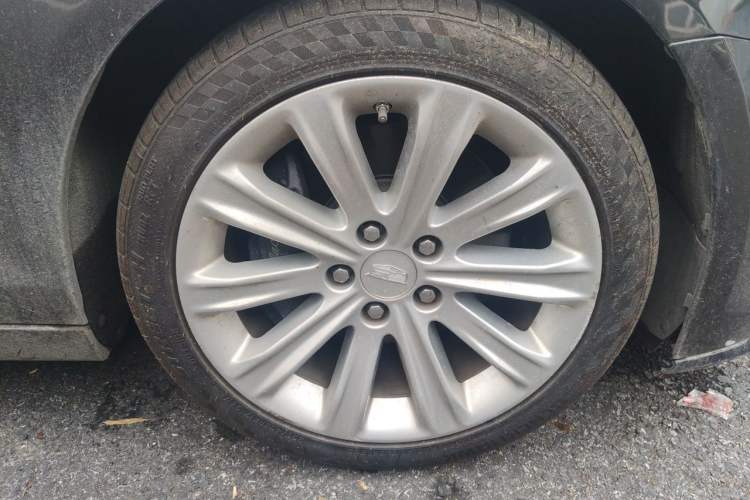 Used Cadillac ATS-L 2017 28T Fashion Edition Right Front Wheel Hub