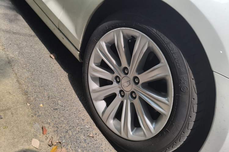 Used Cadillac ATS-L 2017 28T Tech Edition Right Front Wheel Hub