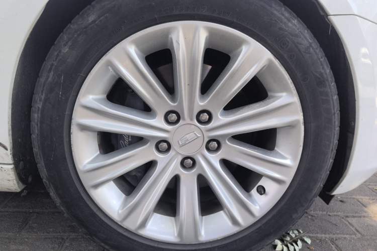 Used Cadillac ATS-L 2017 28T Tech Edition Right Front Wheel Hub
