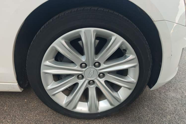 Used Cadillac ATS-L 2017 28T Tech Edition Right Front Wheel Hub