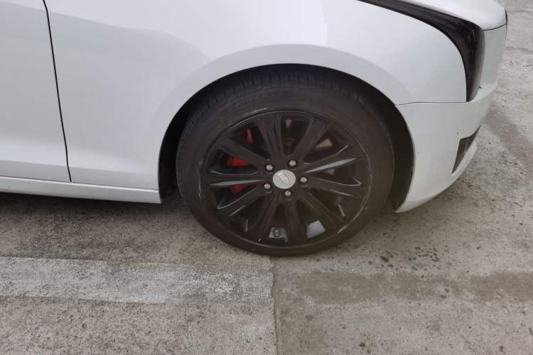 Used Cadillac ATS-L 2017 28T Tech Edition Right Front Wheel Hub